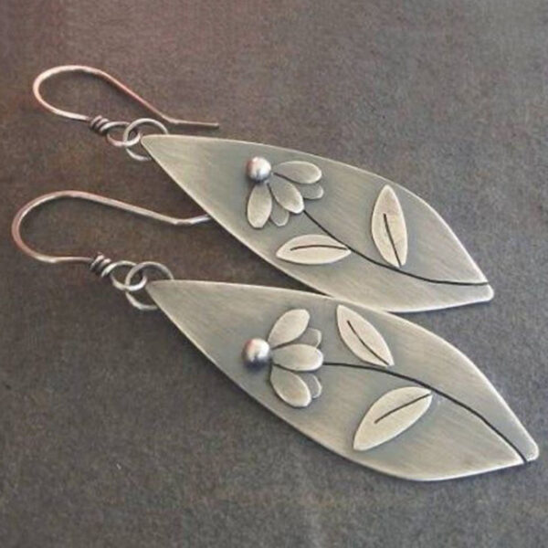 Women's Elegant Ethnic Style Leaf Petal Earrings - Image 3