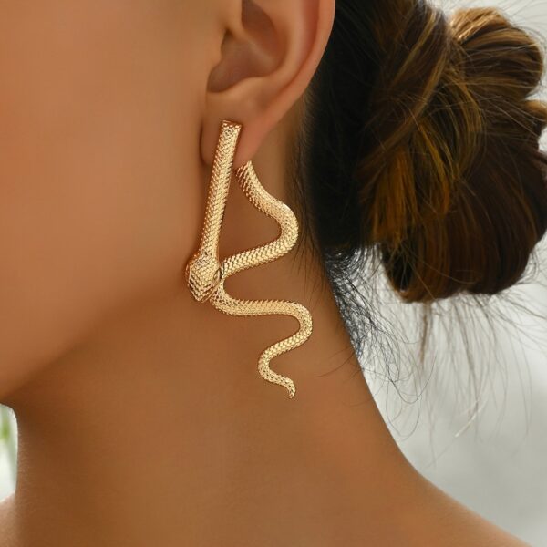 Golden Knot Pearl Drop Earrings -  Elegant And Timeless Jewelry - Image 7