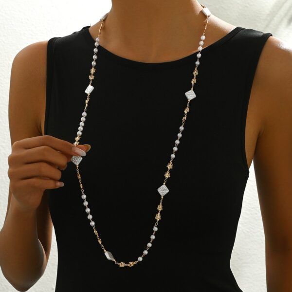 Elegant Double Layer Pearl And Square Bead Necklace -  Stylish And Feminine Jewelry For Young Women - Image 4