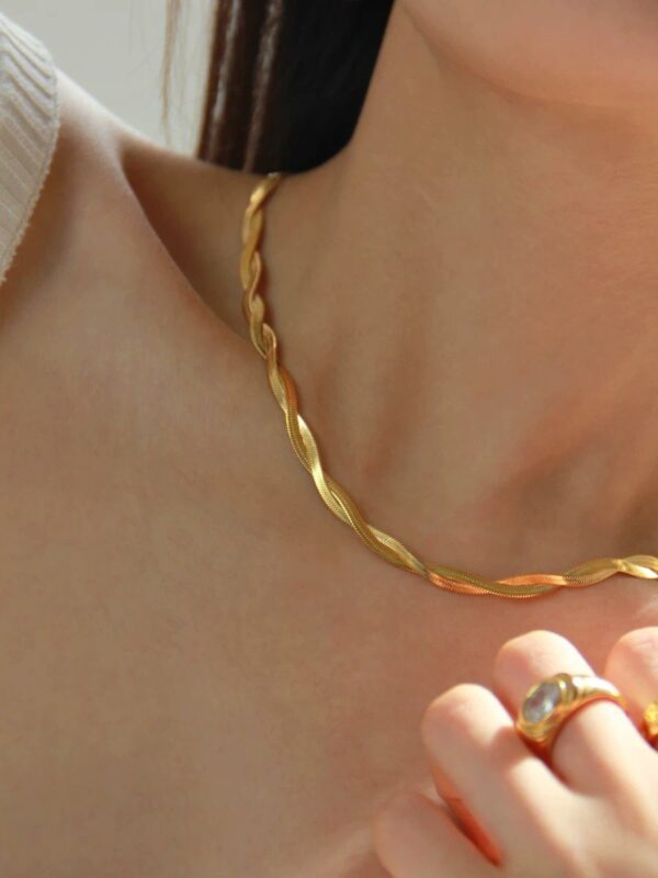 Elegant Gold-Tone Twisted Chain  Choker Necklace For Women - Image 8